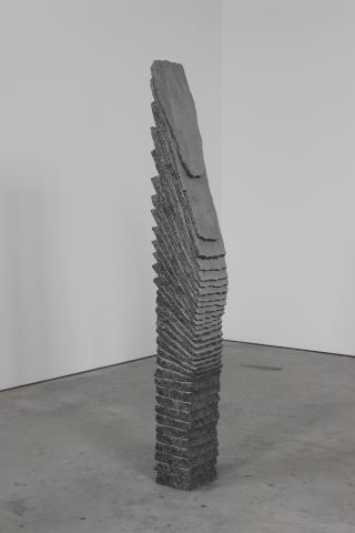 Plattenverschiebung, 2009, Gneis, 140 x 20 x 18 cm